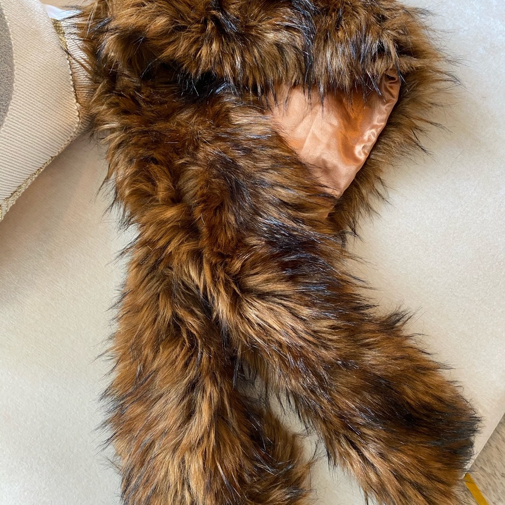 Gorgeous Fur glove and scarf set!
